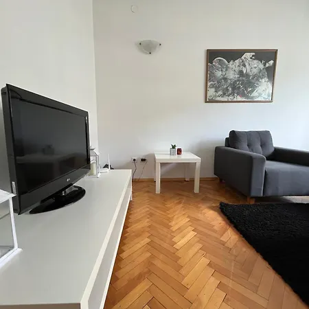 M - 5 Apartamento *