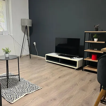 M - 5 アパート スコピエ